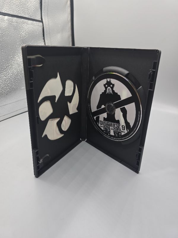 Photo 1 of District 9 (Single-Disc Edition)
