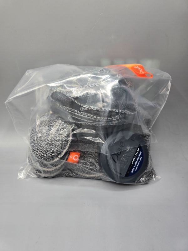 Photo 1 of 7pc Mens Clean Logic & Dove Body Care