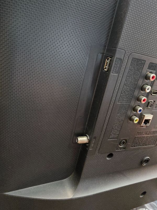 Photo 1 of 32" Class J525D Full LED Smart TV - Motion Rate 60, Wide Color Enhancer, smart Apps, screen Mirroring, Full Browser, Wifi, DTS Premium Sound 5.1, Eco Sensor