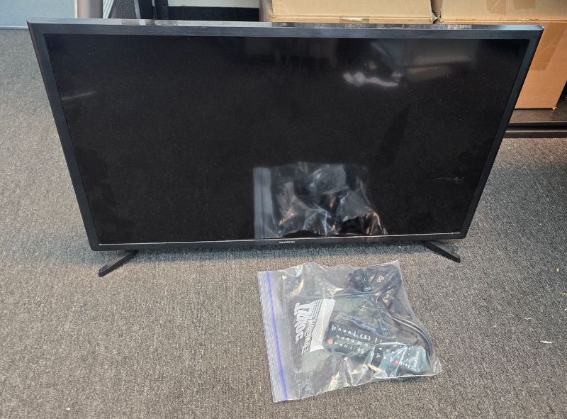 Photo 1 of 32" Class J525D Full LED Smart TV - Motion Rate 60, Wide Color Enhancer, smart Apps, screen Mirroring, Full Browser, Wifi, DTS Premium Sound 5.1, Eco Sensor