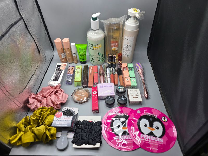 Photo 1 of 38 New, Dissipated & Returned Beauty Items 