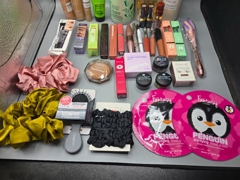 Photo 1 of 38 New, Dissipated & Returned Beauty Items 