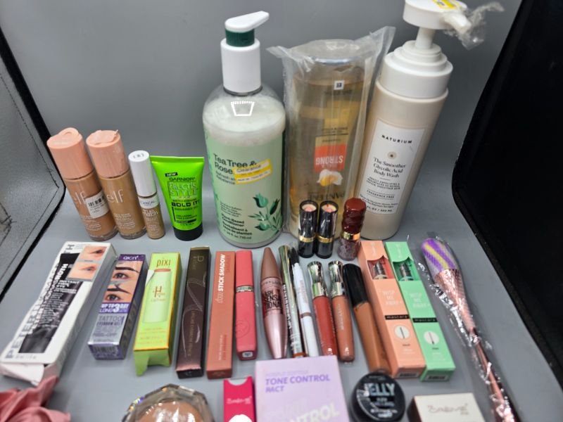 Photo 1 of 38 New, Dissipated & Returned Beauty Items 