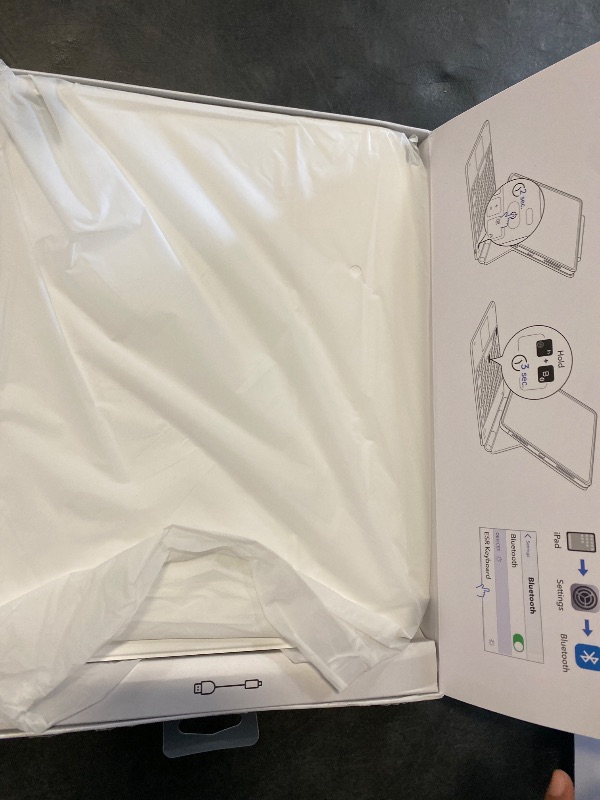 Photo 1 of ESR Rebound Magnetic Keyboard Case 360, Compatible with iPad Air 12.9, US Layout, White