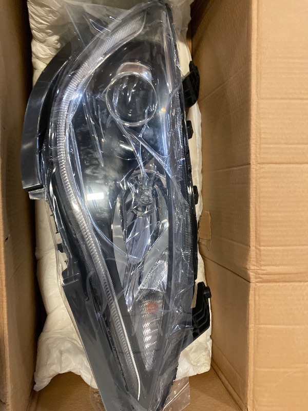 Photo 1 of Headlight Assembly for Chrysler Pacifica 2017-2020 Halogen Headlamp w/o LED DRL Passenger Right Side