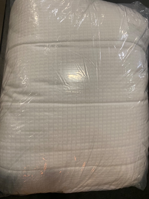 Photo 1 of (Q) Brookstone Matelassé Knit Heated Mattress Pad – Queen Size – 10 Heat Settings, Auto Shut-Off, Machine Washable, Soft Quilted Cover – White