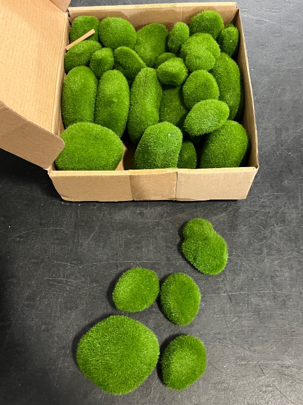 Photo 1 of TIHOOD 30 PCS 3 Size Artificial Moss Rocks Decorative, Green Moss Balls,Moss Stones, Green Moss Covered Stones, Fake Moss Decor for Floral Arrangements, Fairy Gardens and Crafting
