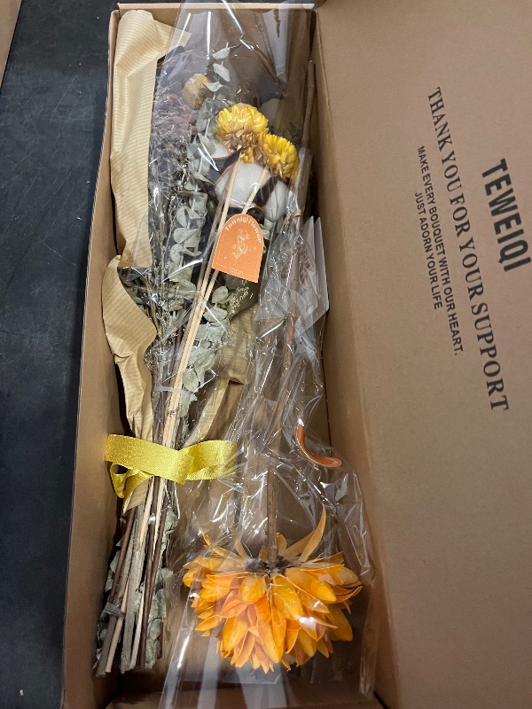 Photo 1 of Dried Daisy Flowers Bouquet Natural Lavender Bundles Dried Gerber Daisies Craspedia Flowers Dried Daisies Multicolor Floral Arrangements for Wedding Party Table Centerpiece Decor Farmhouse DIY