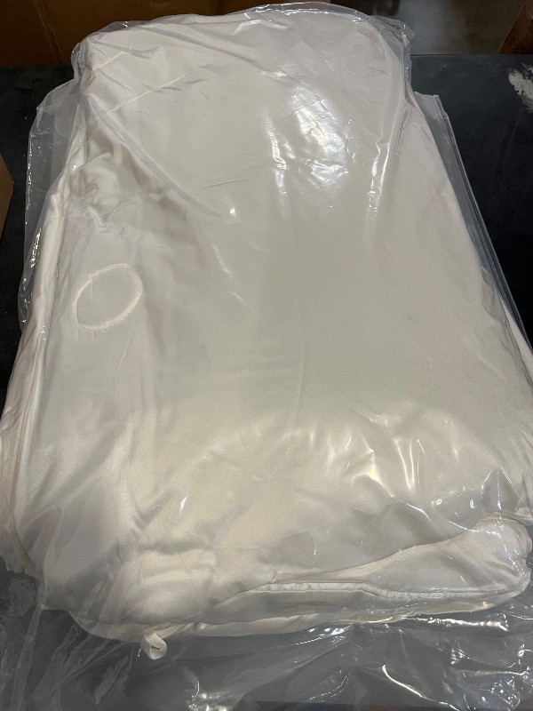 Photo 1 of LilySilk All Season 100% Silk Comforter with Silk Shell Duvet Blanket, King(104x92 Inch, Net Weight:2.0kg)
