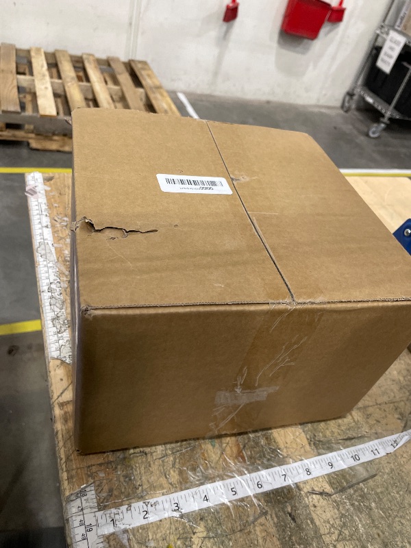 Photo 1 of **FACTORY SEALED** DaYammi 100 Pcs Purple Gold Plastic Plates - 10 inch Clear Purple Gold Dinner Plates - Hammer Pattern Design - Fancy Disposable Plate - Heavy Duty Party Plate Ideal for Wedding