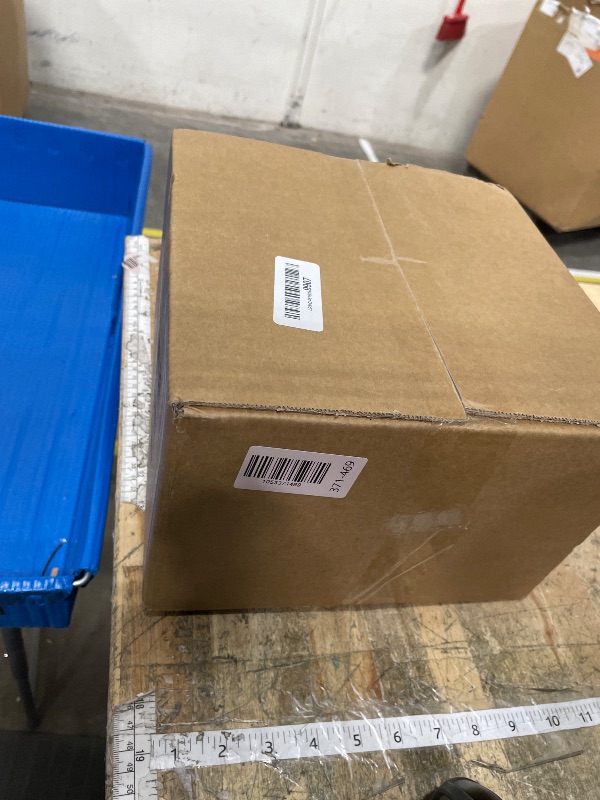 Photo 1 of **FACTORY SEALED** DaYammi 100 Pcs Purple Gold Plastic Plates - 10 inch Clear Purple Gold Dinner Plates - Hammer Pattern Design - Fancy Disposable Plate - Heavy Duty Party Plate Ideal for Wedding