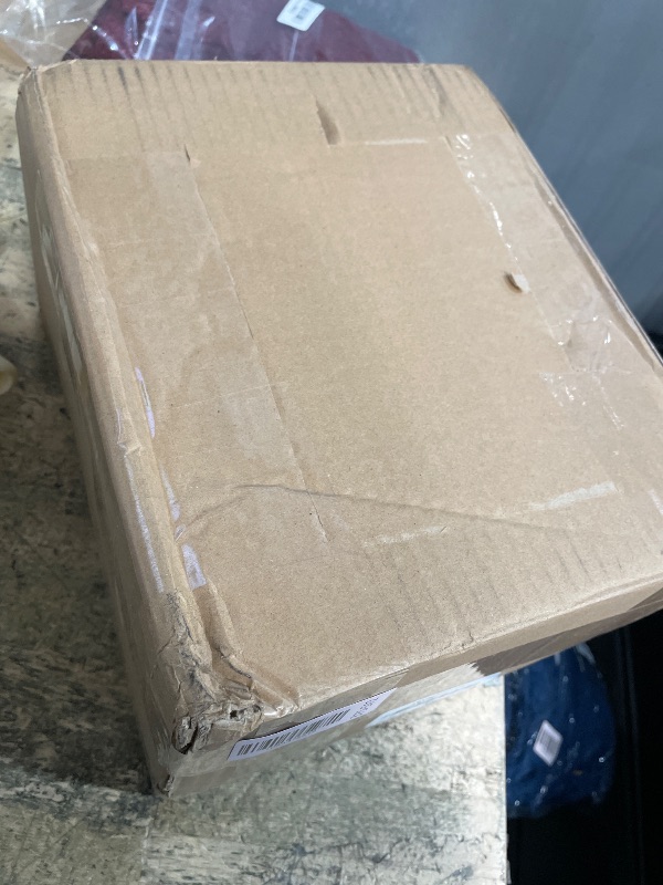 Photo 1 of (1 MINOR DMAGE/BROKEN) Netany 1 Pack 2 Liters/68 oz Square Glass Pitcher with Lid and Handle for Fridge, Iced Tea and Coffee Carafe Beverage Serveware, Heat Resistant Borosilicate Water Jug for Hot/Cold Drinks and Milk