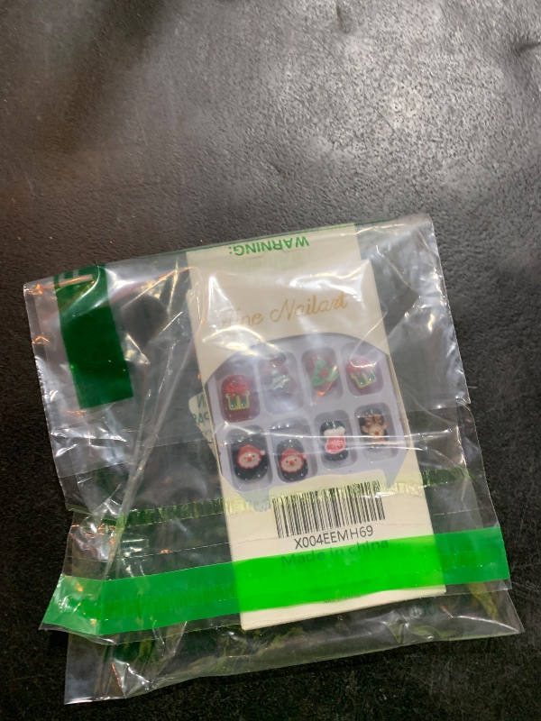 Photo 1 of 10 Pcs Christmas Handmade Acrylic Press on Nails Short Square Fake Nails with Design Adorable 3D Snowman Reindeer Charm Glue on Nails Artificial Handmade Nail Supplies for Women - Size M