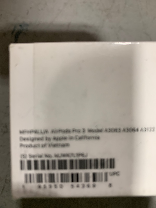 Photo 1 of WONT HOLD CHARGE --------------------------------------Apple AirPods Pro 3 Wireless Earbuds, Active Noise Cancellation, Live Translation, Heart Rate Sensing, Hearing Aid Feature, Bluetooth Headphones, Spatial Audio, High-Fidelity Sound, USB-C Charging