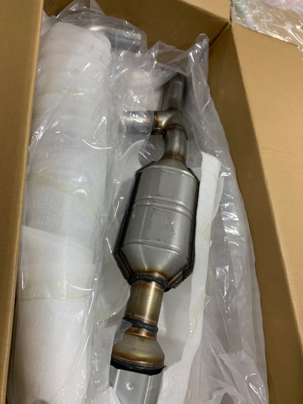 Photo 1 of SAROTIN Catalytic Converter Compatible with Ford F-150 2001 2002 2003 4.6L RWD ONLY, F-150 HERITAGE 2004, Expedition 2000 4.6L(EPA Compliant)