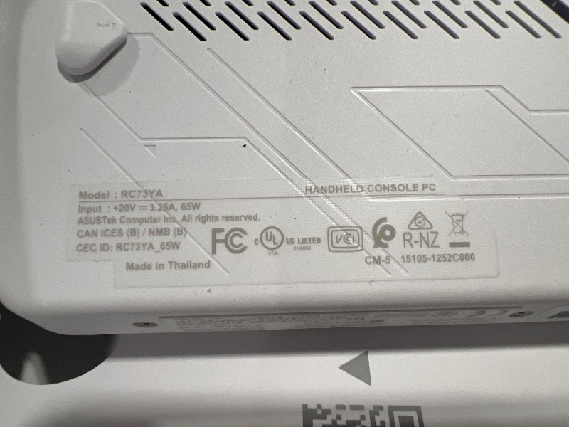 Photo 1 of ASUS ROG Xbox Ally – 7” 1080p 120Hz Touchscreen Gaming Handheld, 3-month Xbox Game Pass Premium included, AMD Ryzen Z2 A, 16GB RAM, 512GB SSD, White