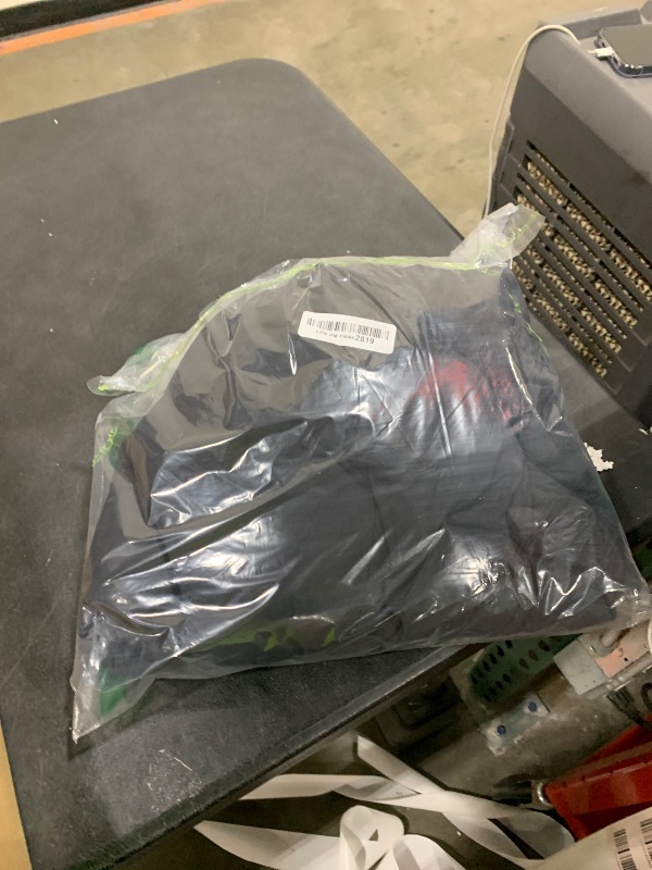 Photo 1 of Amazon Essentials Men's Water-Resistant Insulated Snowboard Ski Snow Pant, Black, Large