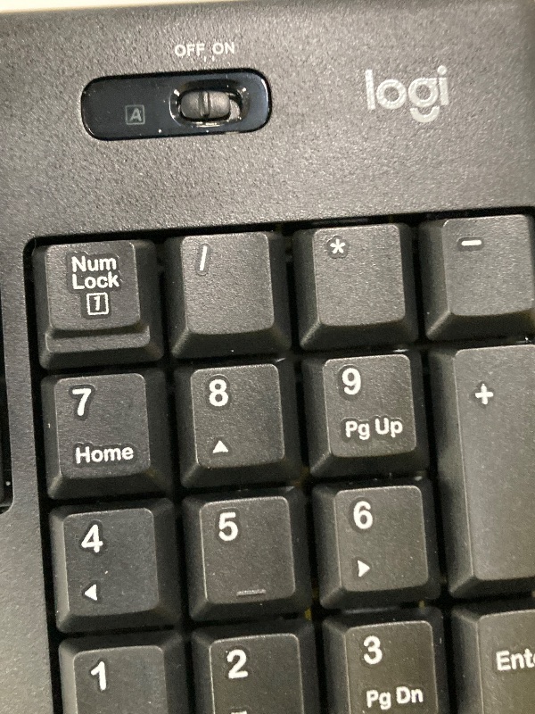 Photo 1 of ***(PARTS ONLY -MISSING PART -SELLING AS IS)*** Logitech K270 Wireless Keyboard, lack