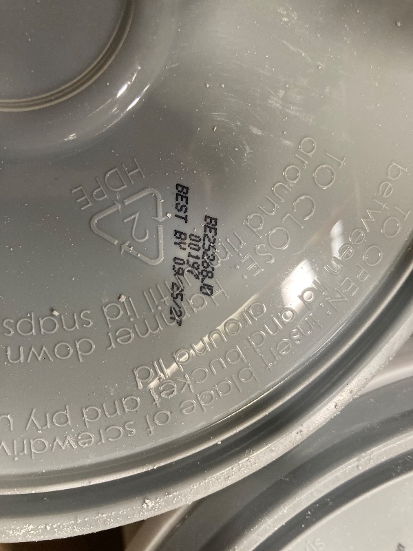 Photo 1 of ***1 CONTAINER HAS LEAKED***Red Devil 0641 Pre-Mixed Concrete Patch, 1 Gallon, Pack of 2, Gray, Made in USA***1 CONTAINER HAS LEAKED***