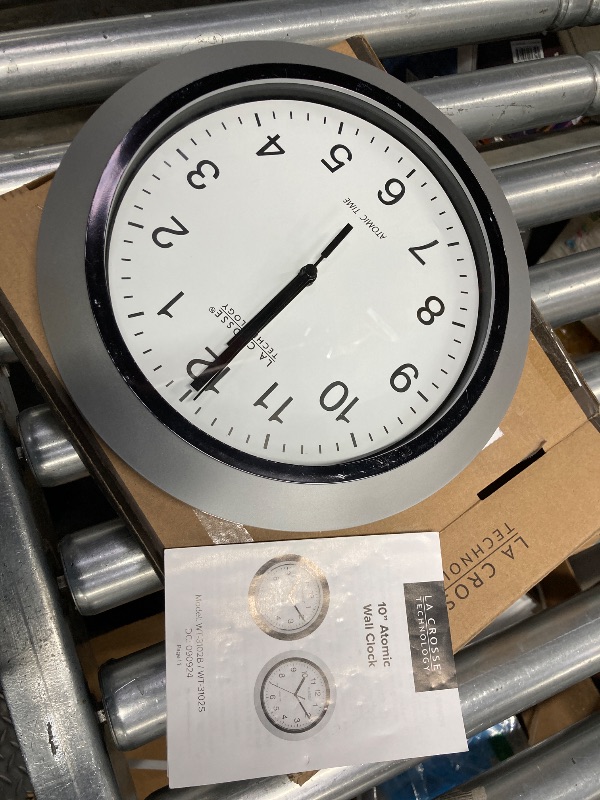 Photo 1 of 10” atomic wall clock
