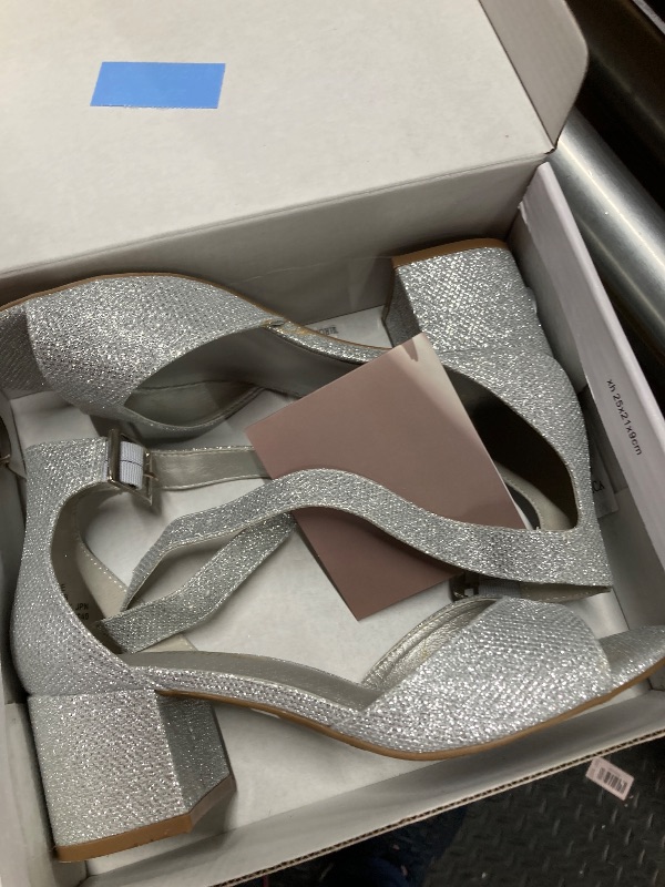 Photo 1 of ***Very used***
DREAM PAIRS Women's Low Chunky Heels, 2.2-Inch Block Heel Sandals with Adjustable Buckle Strap, Cushioned Insole, Non-Slip Outsole, Versatile for Weddings, Size 7,Silver/Glitter,CHUNKLE