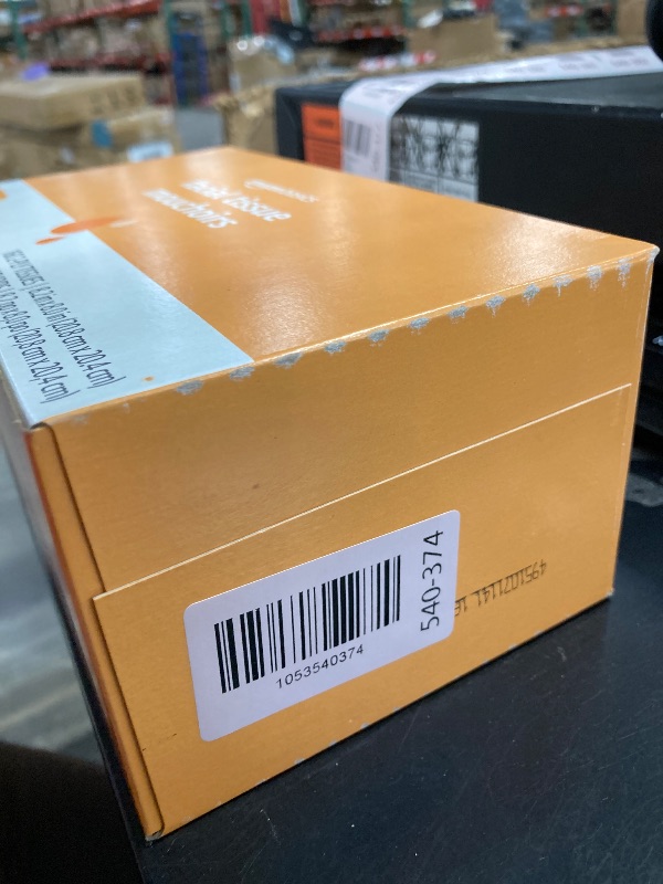 Photo 1 of Amazon Basics 2-Ply Facial Tissue, 160 Count