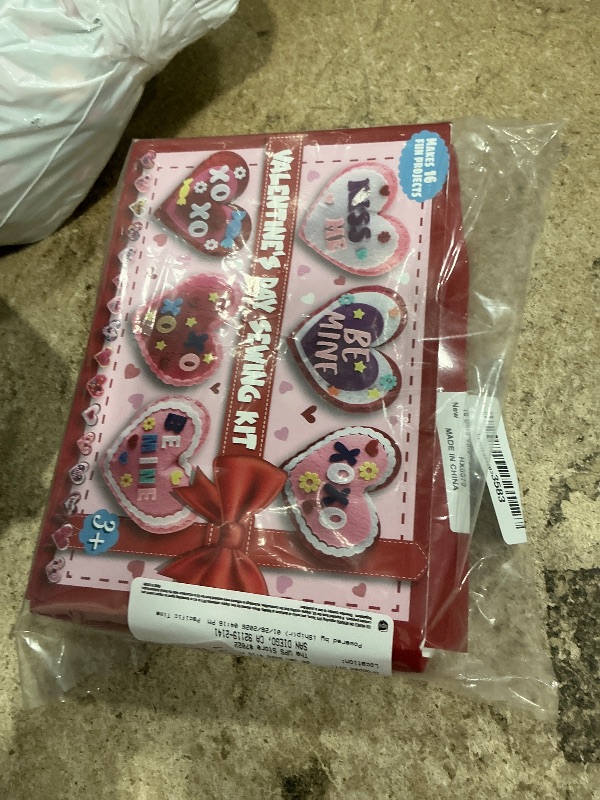 Photo 1 of 16 Sets Valentine's Day DIY Sewing Kit Heart Craft Kit Valentines DIY Stuffed Sewing Set for Beginners Heart Educational Gift Set for Kids Valentines Felt Ornaments Decoration for Boys and Girls