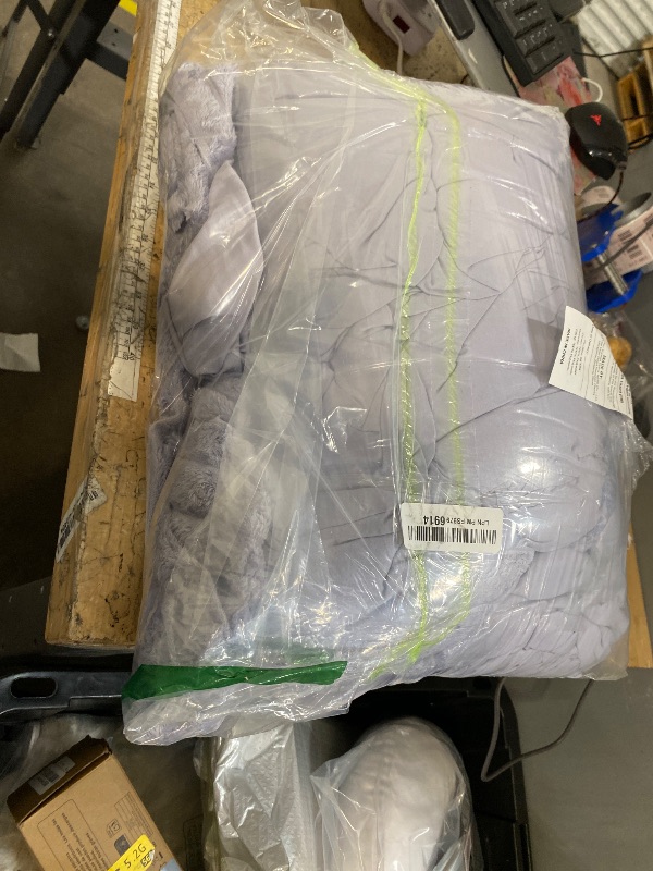 Photo 1 of ***STOCK IMAGED USED FOR REFERENCE**

Bedsure Comforter Duvet Insert - Quilted Comforters Twin XL Size, All Season Duvet, GentleSoft Down Alternative Bedding, with 8 Tabs, Gifts for Women/Men, Light Purple, Twin XL 92 x 68 Inches