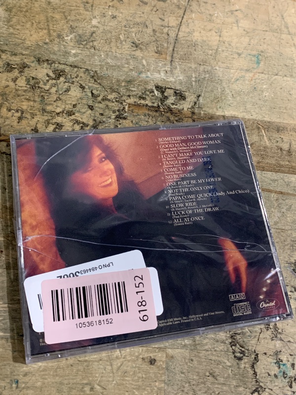 Photo 1 of *CRACKED, DAMAGED* Bonnie Raitt - Luck Of The Draw