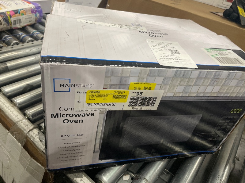 Photo 1 of ** FOR PARTS ONLY **
Mainstays 0.7 Cu Ft Countertop Microwave Oven 700 Watts Black
