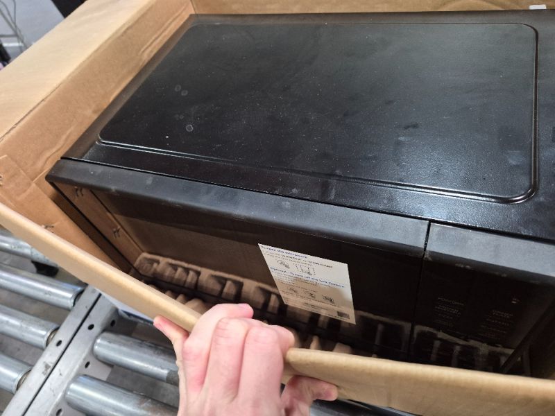 Photo 1 of *************NON-FUNCTIONAL, FOR PARTS ONLY***************
Mainstays 1.1 cu ft Microwave Oven in black