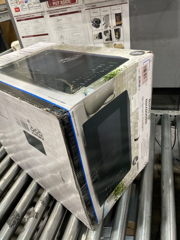 Photo 1 of *************NON-FUNCTIONAL, FOR PARTS ONLY***************
Mainstays 1.1 cu ft Microwave Oven in black