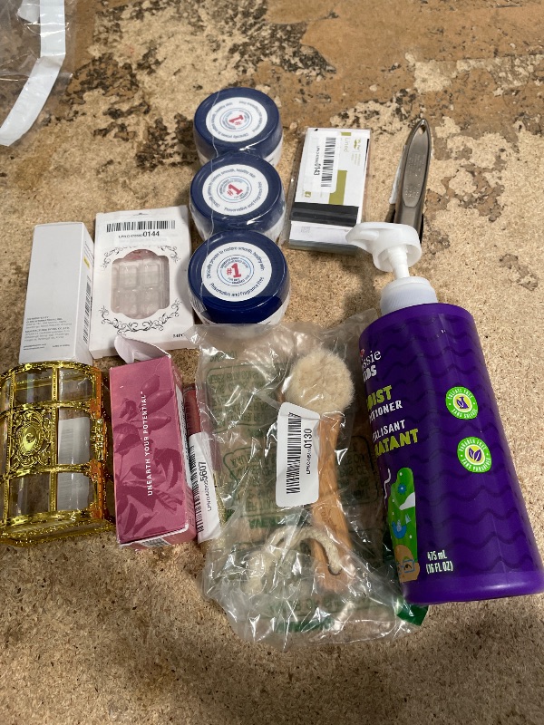 Photo 1 of 10 PIECES MISCELLANEOUS ITEMS 