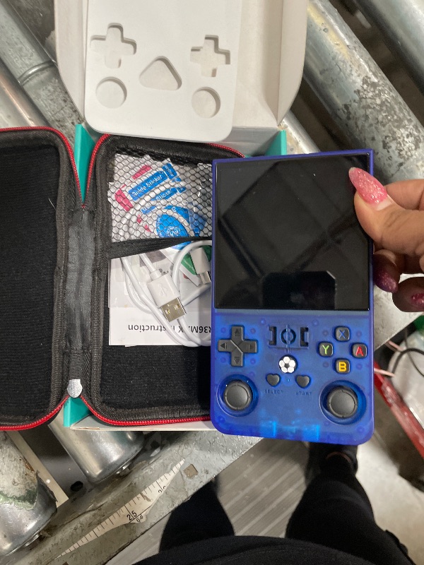 Photo 1 of ?R36MAX 4000mAh Portable Rechargeable Handheld Retro Game Console,Comfort Non-Slip Handheld Standing Retro Game Console with 64G TF Car,4.0-inch Screen,for Office,Blue