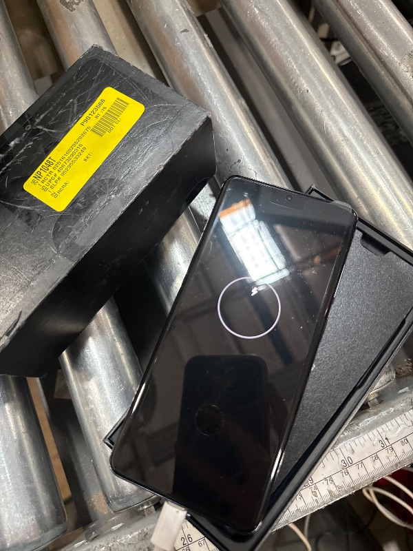 Photo 1 of **DOESN'T HOLD CHARGE**SAMSUNG S20 PLUS 128GB BLACK ATT