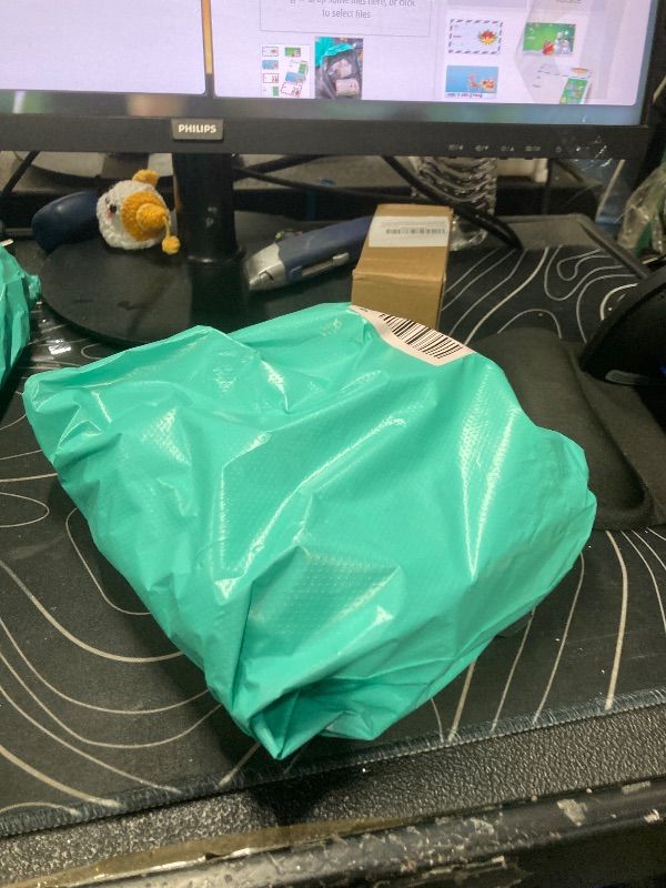 Photo 1 of ****4 PIECE****MDDRUIQI Gift Tags-250 PCS Christmas Gift Tags Christmas Presents Stickers Self Adhesive Christmas Tags Christmas Santa Wrapping Paper Holiday Decor (2.95 x 1.6 Inch)