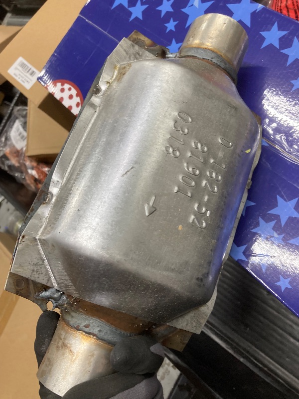Photo 1 of *Dirty?* Walker Exhaust CalCat Carb 81901 Universal Catalytic Converter