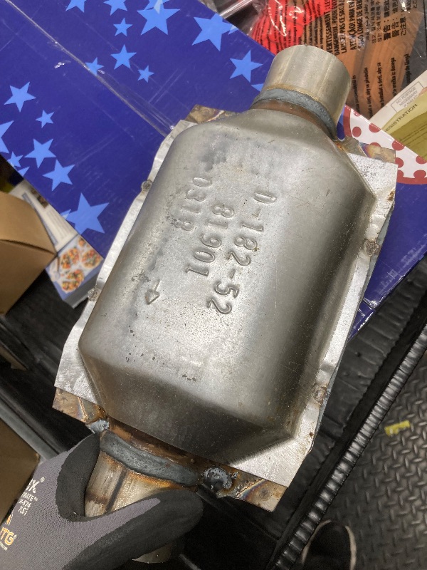 Photo 1 of *Dirty?* Walker Exhaust CalCat Carb 81901 Universal Catalytic Converter