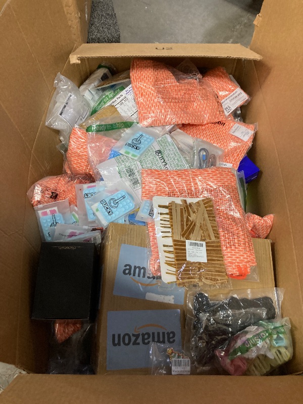 Photo 1 of *******NO RETURNS , NO REFUND*****Nellis Variety Box: Medium