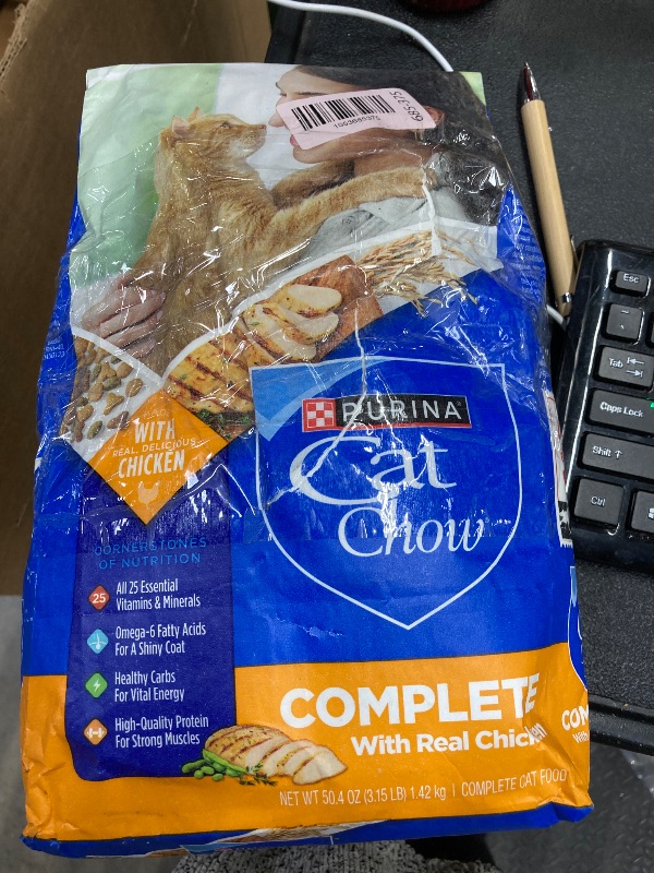 Photo 1 of ***Bb 3/2027***Purina Cat Chow Complete High Protein Dry Cat Food with Real Chicken 3.15 Lb Bag   $6.28 VALUE