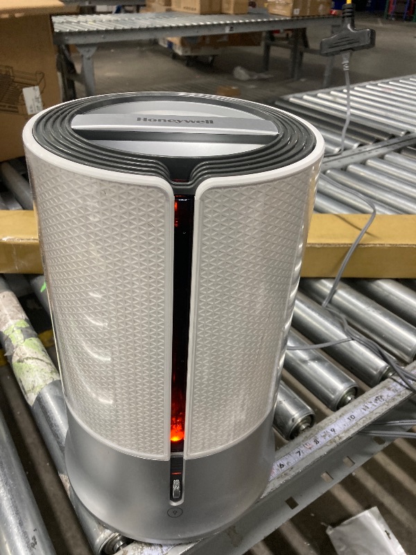 Photo 1 of ***IT IS USED, IT IS UNKNOWN IF ANY PARTS ARE MISSING, AND IT IS UNKNOWN IF IT WORKS 100%.****BLUEAIR Room Humidifier - DreamWell - 48Hr Top-Fill Mist-Free InvisibleMist Technology Aroma Stone for Essential Oils and Soothing Mood Lighting - Quiet Operatio
