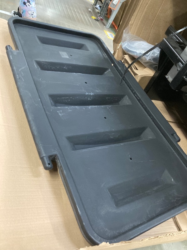 Photo 1 of *HEAVY* *Rust?* Buyers Products Saltdogg TGS07 Tailgate Salt Spreader, Made In The USA, 11 cu ft/825lb Capacity, Horizontal Auger Feed, Commerial Salt Spreader With Ground or Truck Bed Loading