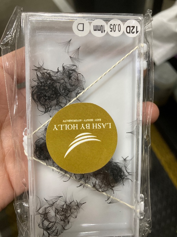 Photo 1 of 12D PREMADE (HAND MADE) FAN LASHES (500 FANS/TRAY) FOR EYELASH EXTENSION, D CURL, 0.05 THICKNESS, LENGTH FROM 10MM-15MM (D10mm12D)