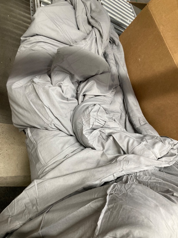 Photo 1 of *Please clean* Cozy by Bedsure, Gray Queen set, Comforter, pilow cases and decor pillow