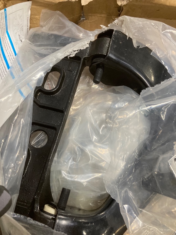 Photo 1 of *HEAVY* *Scratches* ADIGARAUTO K620467 K620468 Front Lower Control Arm with Ball Joint Fit for 2002-2007 CHEVROLET TRAILBLAZER ENVOY XL 2004-2007 BUICK RAINIER 2005-2007 SAAB 9-7X