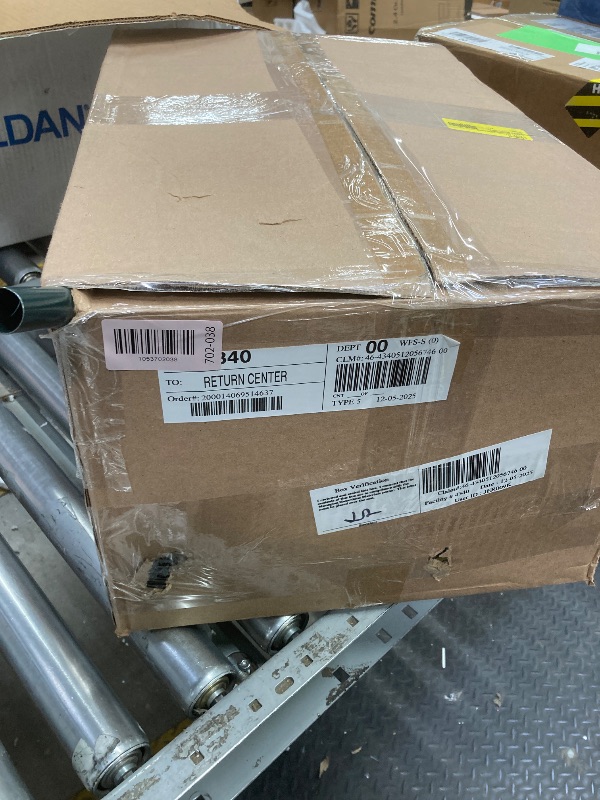 Photo 1 of *Size Unknown* Christmas Tree, Prelit