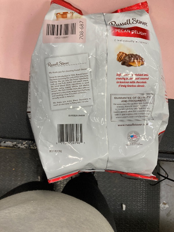 Photo 1 of ***BEST BEFORE FEB 1, 2026***Russell Stover Pecan Delight Gusset Bag 16.10 Ounce Russel Stover Milk Chocolate Covered Candy Pack, Crunchy Pecans and Buttery Caramel Covered In Sweet Milk Chocolate Candy, Individually Wrapped***BEST BEFORE FEB 1, 2026***