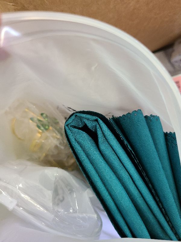 Photo 1 of 16 Pcs St. Patrick's Day Napkin Rings Set 8 Pcs Green Shamrock Metal Rings Holder and 8 Pcs Green Washable Napkins Cloth for St. Patrick's Day Dinner Party Table Decoration(Stylish Style)