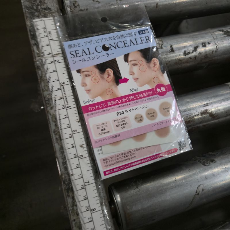 Photo 1 of [CLASSE]Seal Concealer, Cover Up tape, Made in Japan, ultra-thin 0.015mm, different sizes, natural coverage, Waterproof,Sweatproof, for Hiding Tattoo and Scars,(B30 Light, Round shape, 8 pieces)