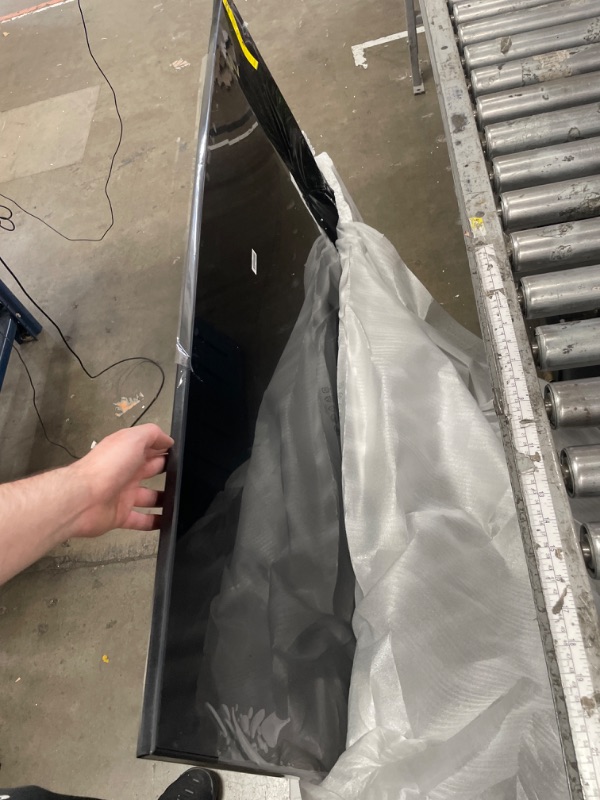 Photo 1 of ***DAMAGED***Samsung 65-Inch Class QLED Q7F Series Samsung Vision AI Smart TV (2025 Model, 65Q7F) Quantum HDR, Object Tracking Sound Lite, Q4 AI Gen1 Processor, 4K upscaling, Gaming Hub, Alexa Built-in